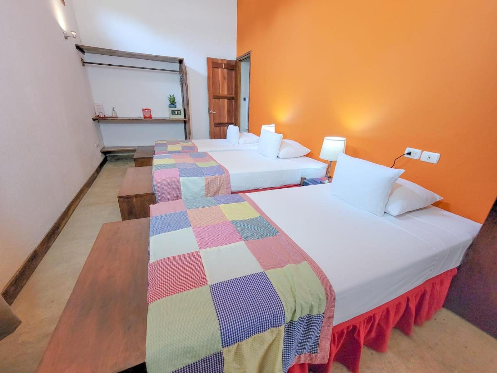 Hotel Con Corazon Гранада Екстериор снимка